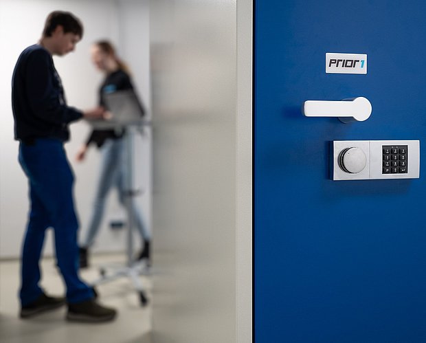 Menschen arbeiten im Developmentbereich vom Flying Circus in Halle